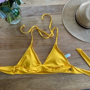 Yellow bikini top 🌻